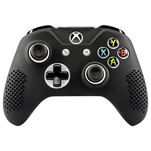 eXtremeRate Funda Silicona para Mando Xbox One Carcasa Suave Cubierta Antideslizante Protectora para Mando Controlador de Xbox One S/X con Dos Grips de Joyticks(Negro)