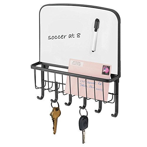 mDesign Organizador de llaves para montaje en pared, con 6 ganchos – Colgador de llaves de pared hecho en metal – Con pizarra, marcador y estante organizador de cartas, notas y papelería – negro mate