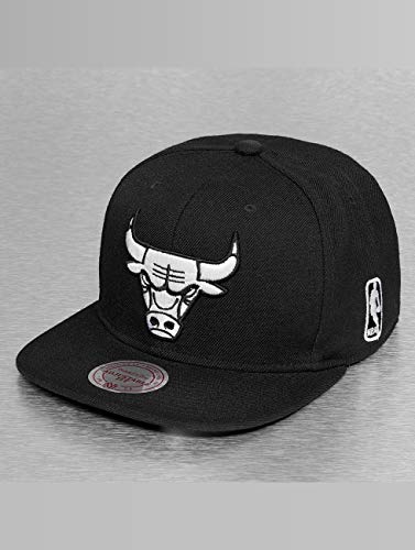 Mitchell & Ness Chicago Bulls All Black And White Logo EU448 Snapback Cap NBA