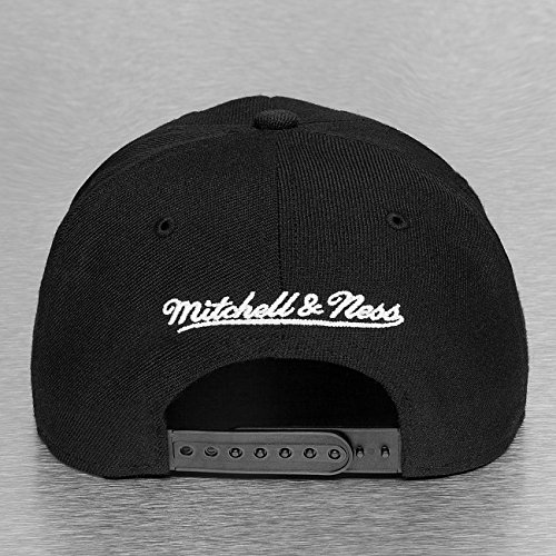 Mitchell & Ness Chicago Bulls All Black And White Logo EU448 Snapback Cap NBA