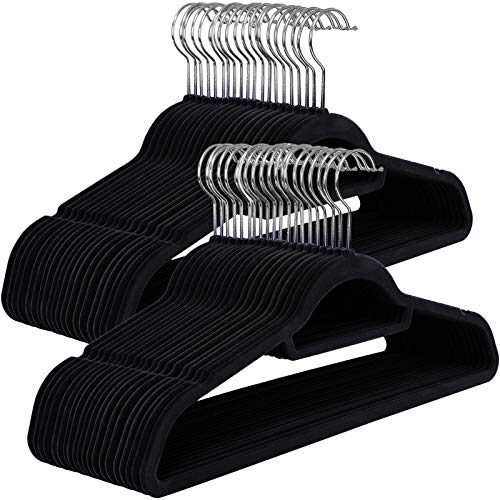 SONGMICS 50 Perchas de Terciopelo, Set de Perchas con Superficie Antideslizante, Ahorro de Espacio, Gancho Cromado Giratorio a 360º, Negro CRF50B