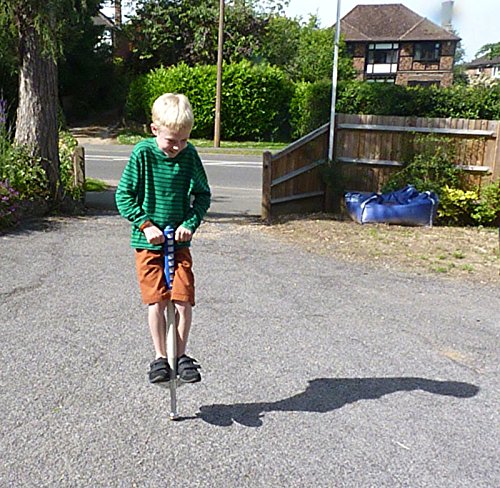 ThinkGizmos Pogo Stick para niños - Saltadores para niños Modelo Pogo Ace - Juguetes niño 5 años a 10 años MAX 36 kg - Stick Jumper